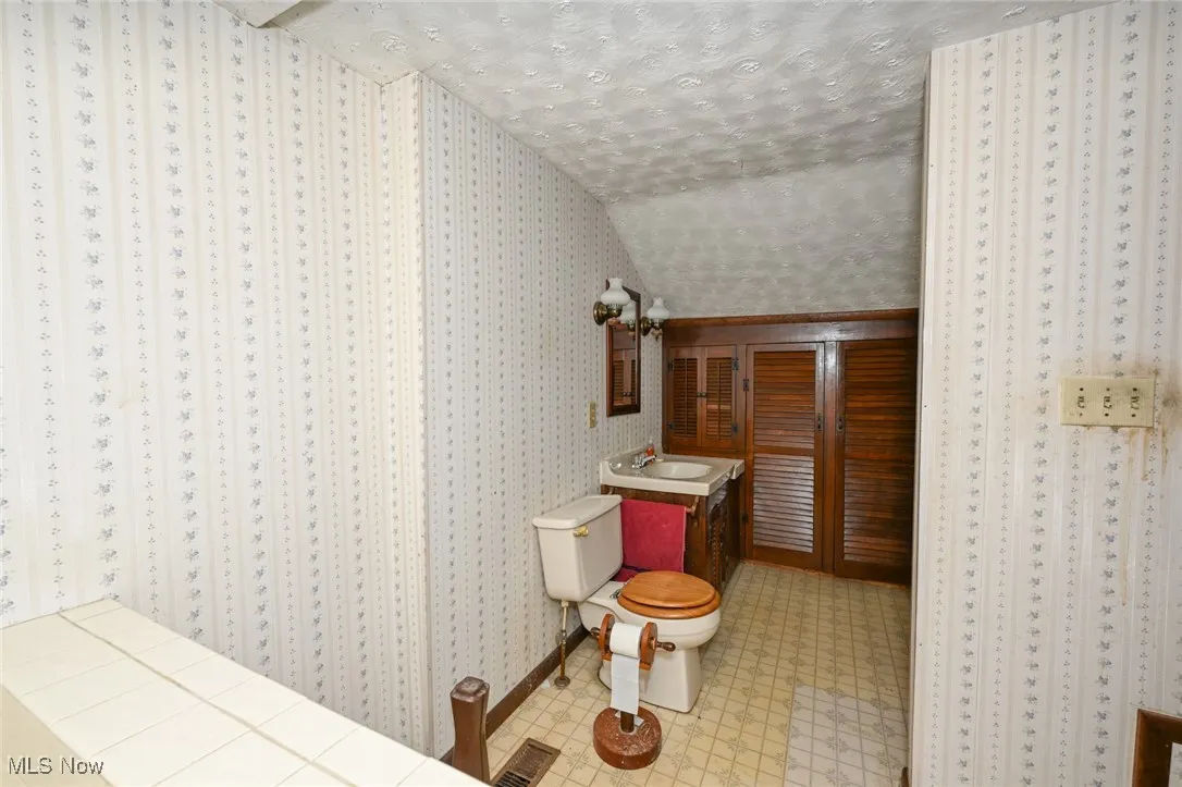 7816 Elyria Road, Medina, Ohio 44256,MLS Now Listing ID