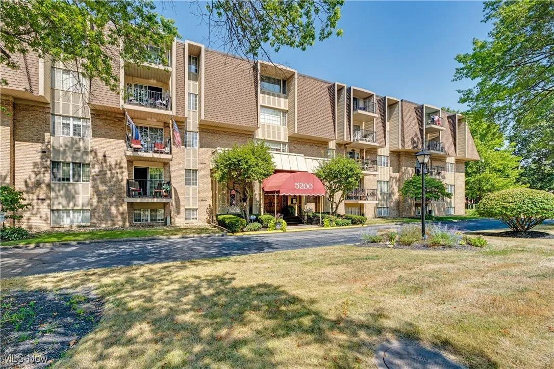 View of apartment building / complex