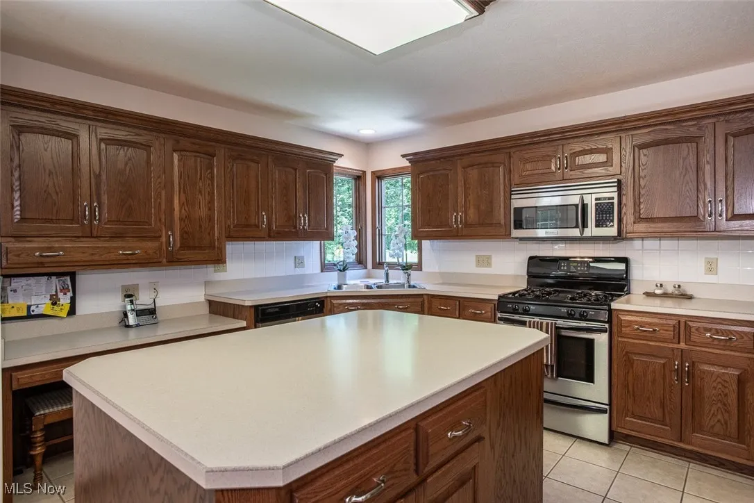 Large open Kitchen with ample storage, countertops