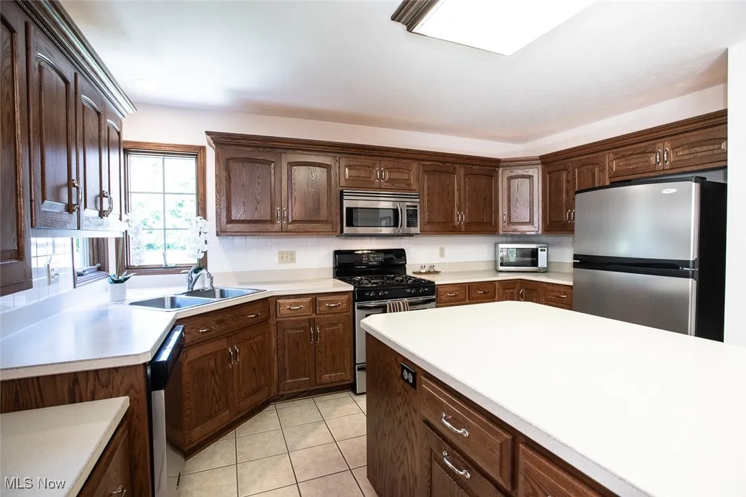 Extremally well designed kitchen with abundant cabinets and counter tops, truly a chef’s delight and perfect for entertaining!