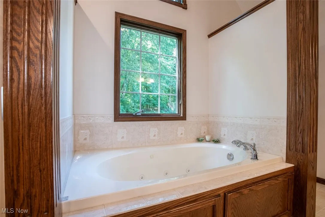 Relax and enjoy the spa like feel in the private owners suit with the jetted tub and gorgeous natural light.