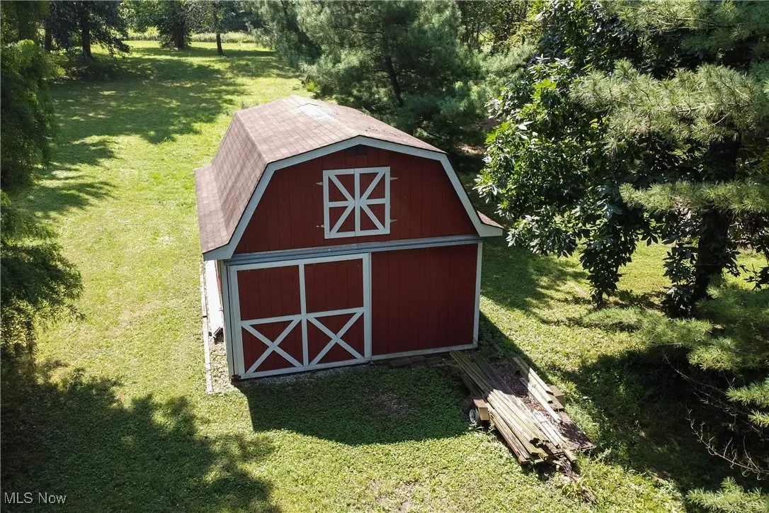 View of the outbuilding/barn