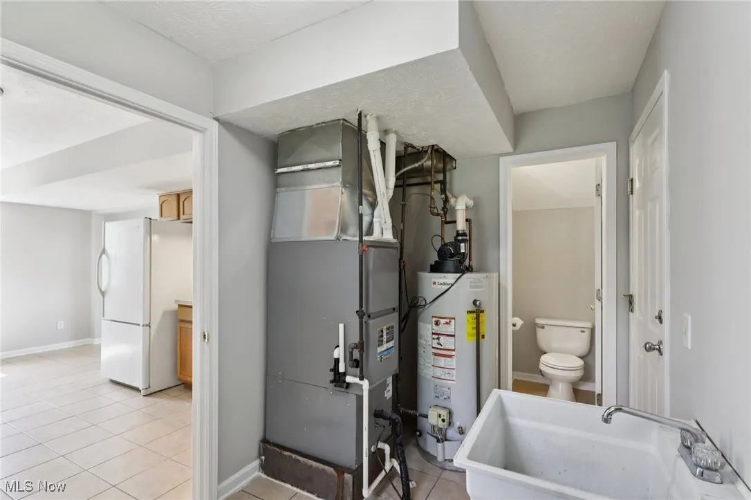 Utility room with heating unit and gas water heater