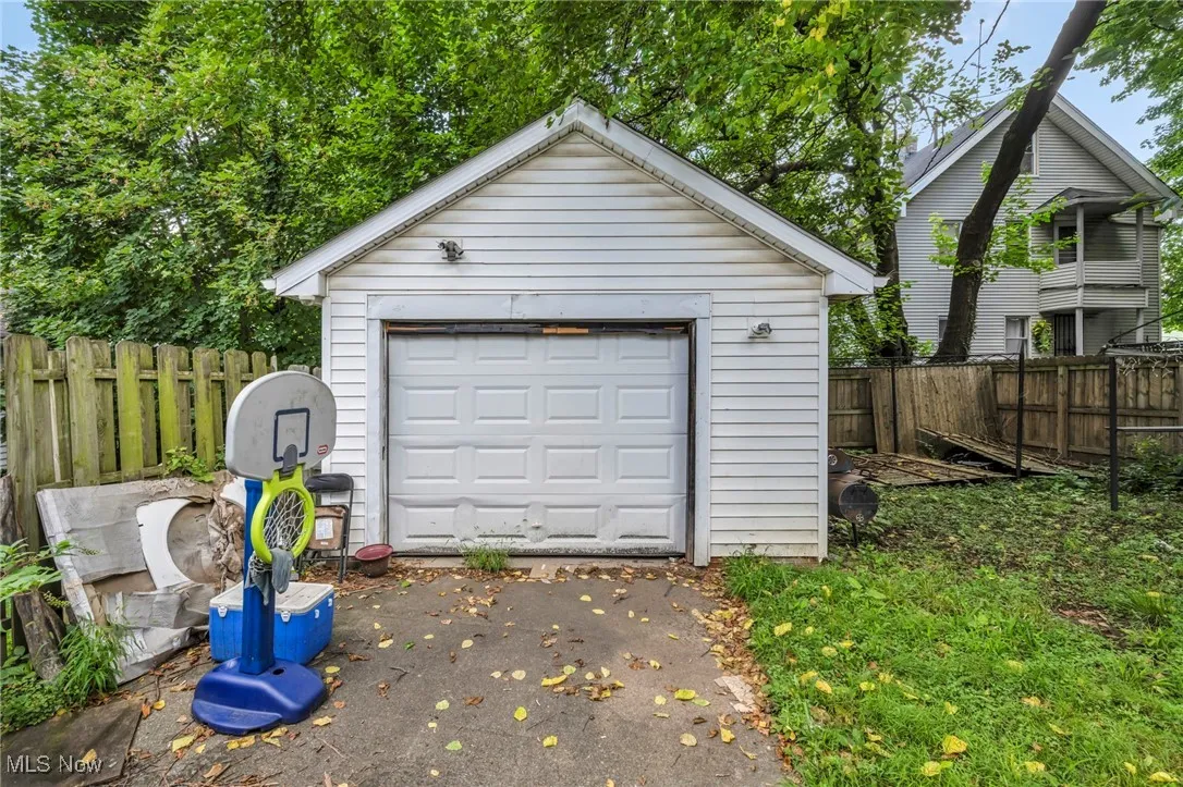 Detached garage with driveway