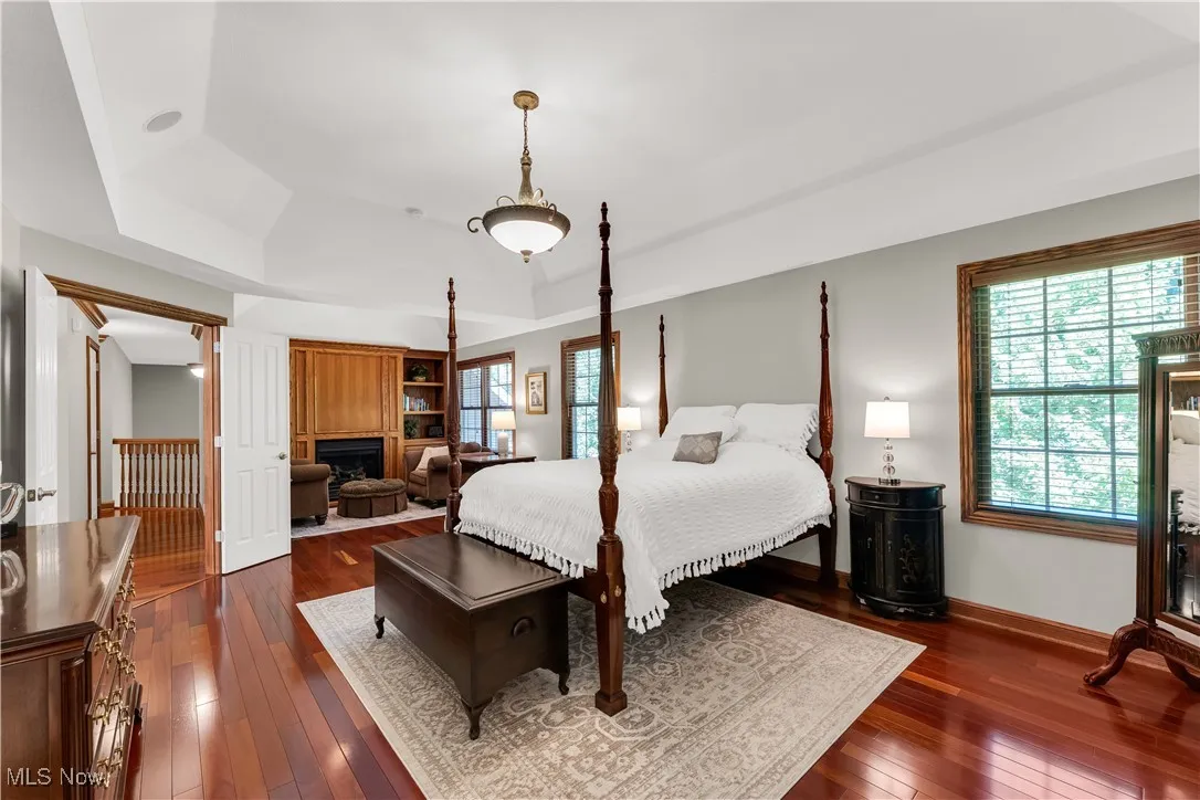 Owners suite w/double door entry