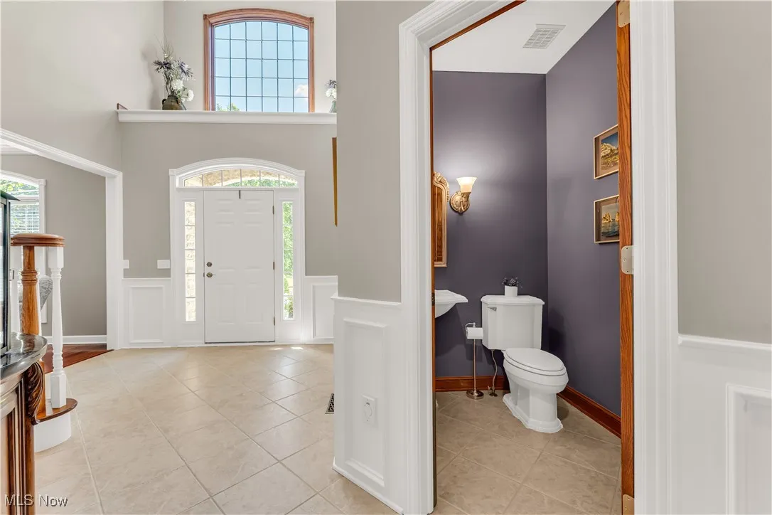 1st floor 1/2 bath
