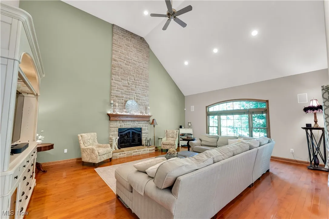 Stone fireplace w/gas or can be woodburning