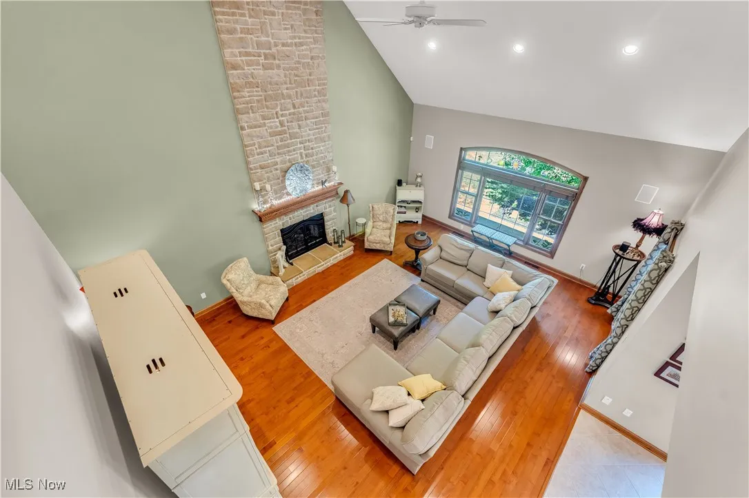 Soaring 2 story Great Room