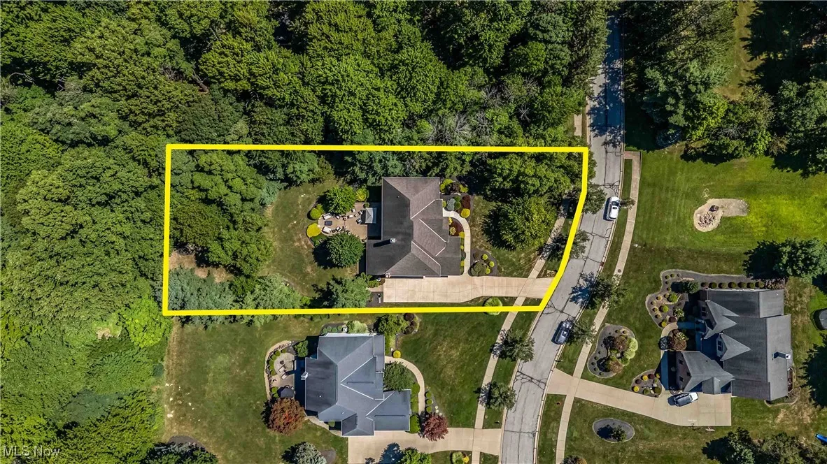 Private lot on cul de sac street