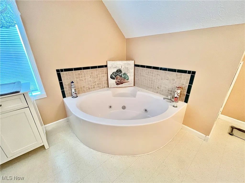 4040 E Center Street, Conneaut, Ohio 44030,MLS Now Listing ID