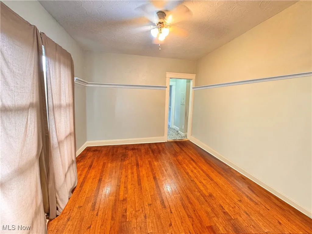 unit 3 dinning  with a textured ceiling, light wood-style floors, and a ceiling fan