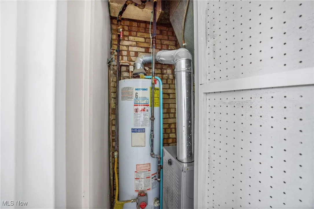 Utility room featuring gas water heater