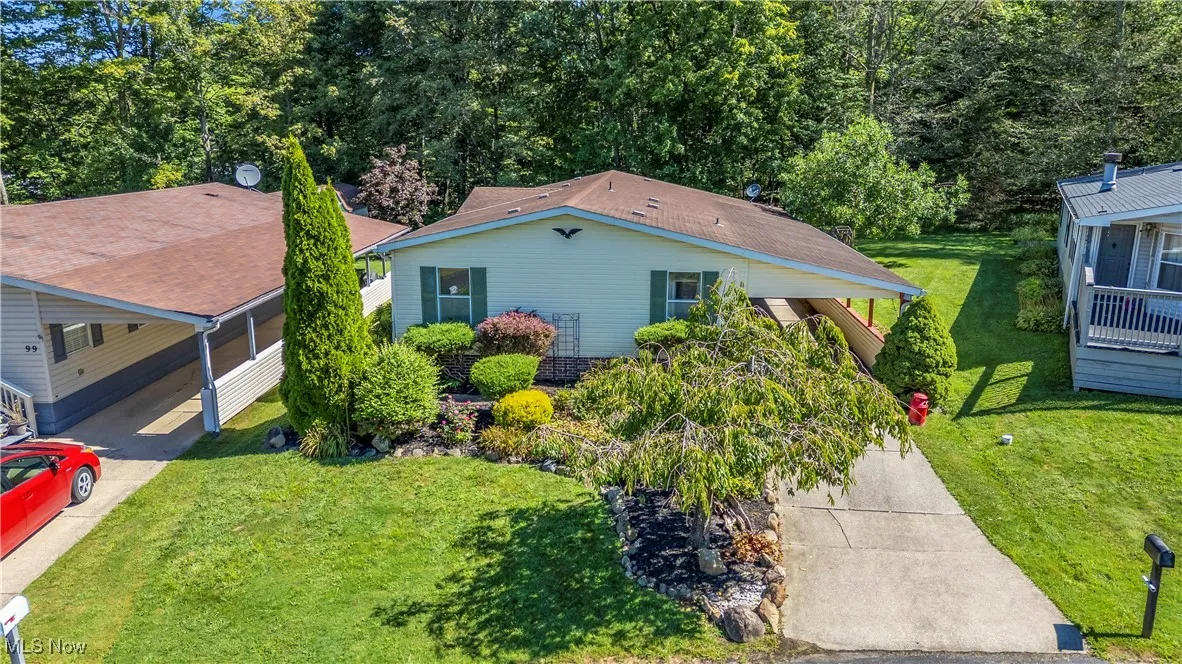 View of front of home featuring a front yard