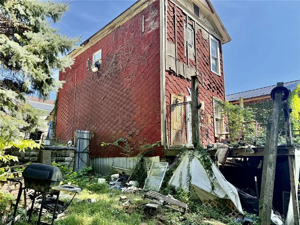 View of home's exterior