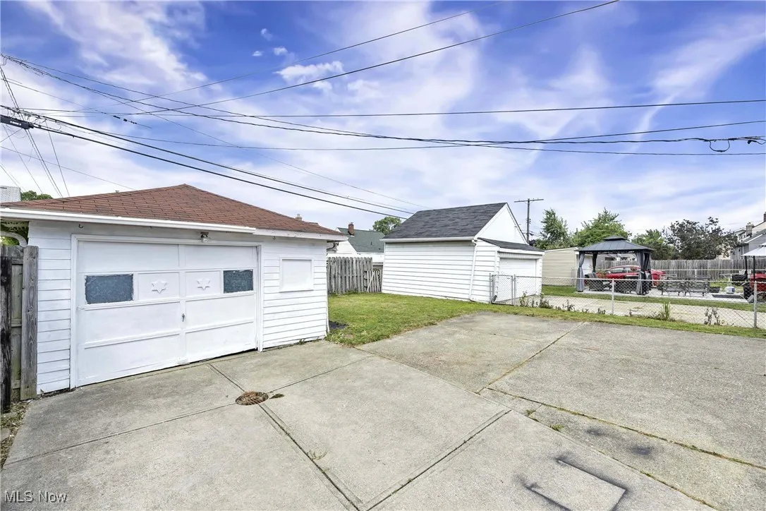 Detached garage with driveway