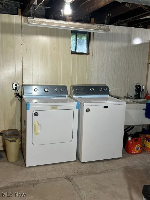 Washroom with wooden walls and independent washer and dryer
