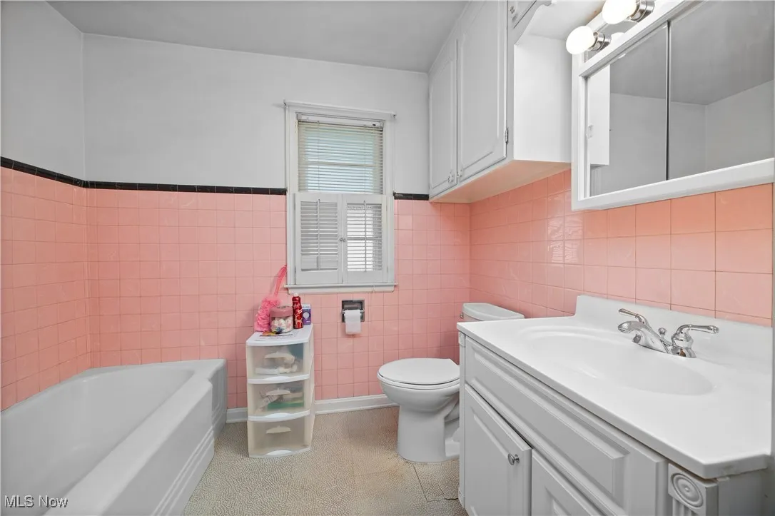 1st floor bathroom