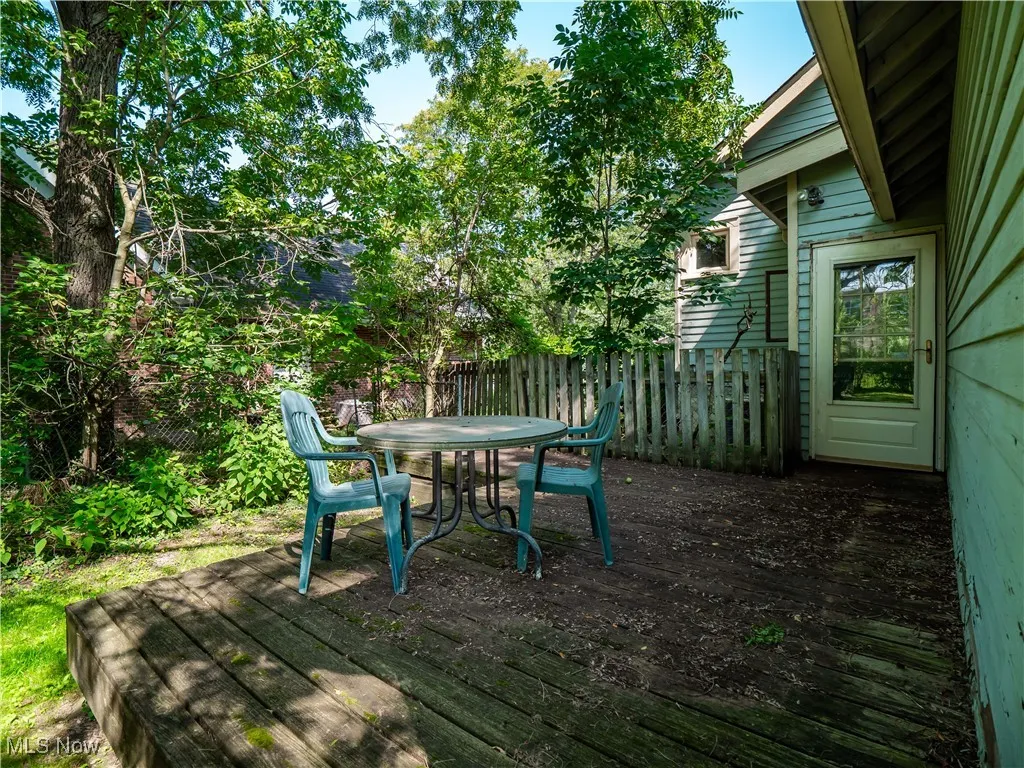 Deck featuring outdoor dining space