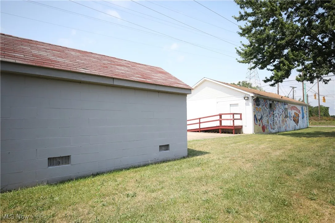 View of grassy yard with an outdoor structure
