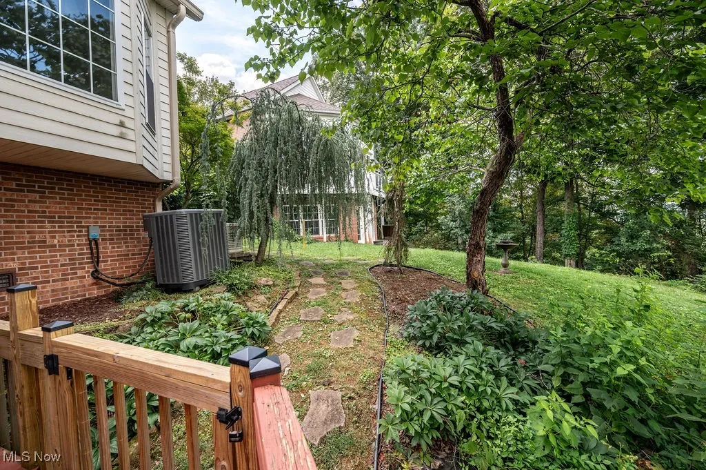 View of grassy yard