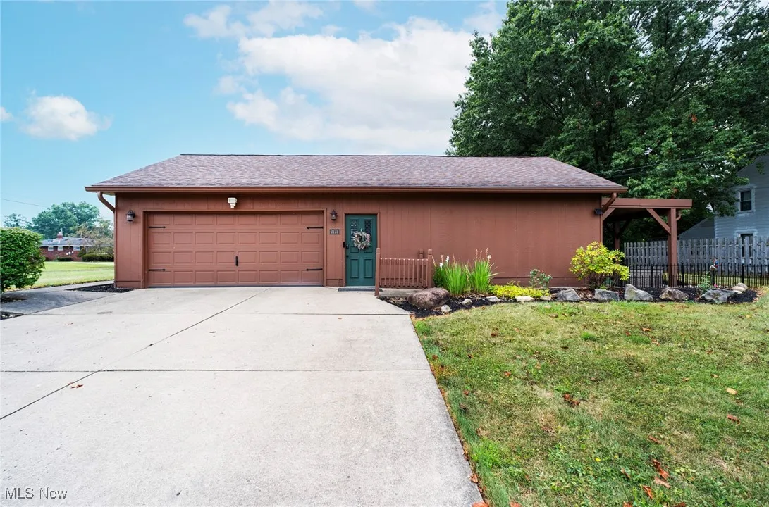 2175 Grissom Drive, Warren, Ohio 44483,MLS Now Listing ID