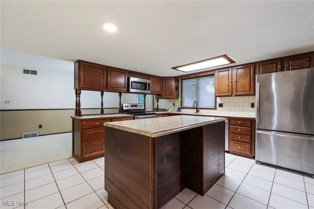 2175 Grissom Drive, Warren, Ohio 44483,MLS Now Listing ID