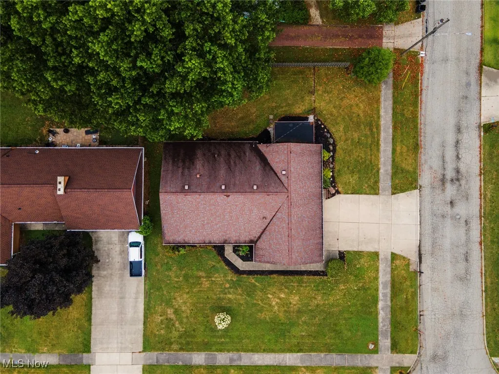 Aerial view of property and surrounding area