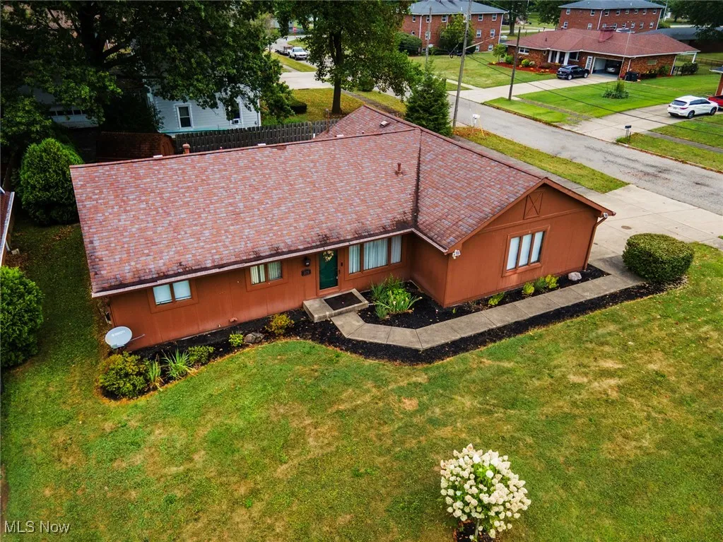 Aerial view of property and surrounding area