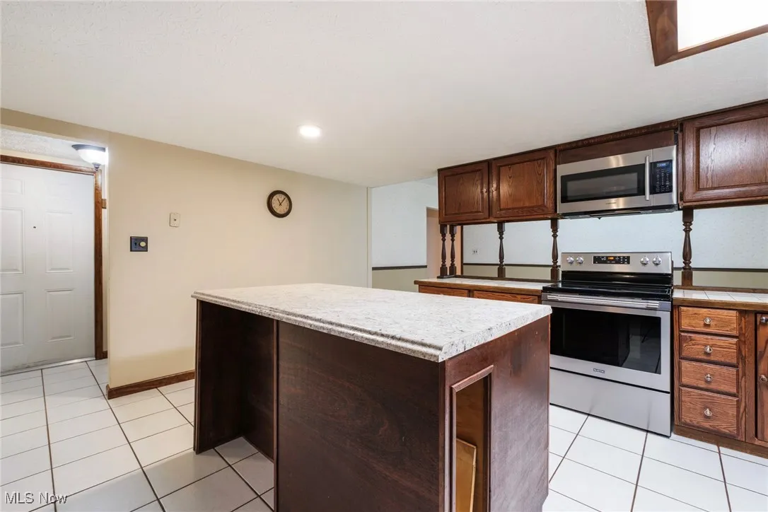 2175 Grissom Drive, Warren, Ohio 44483,MLS Now Listing ID