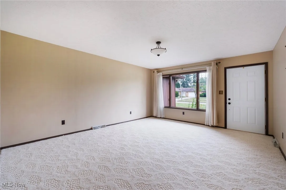 2175 Grissom Drive, Warren, Ohio 44483,MLS Now Listing ID