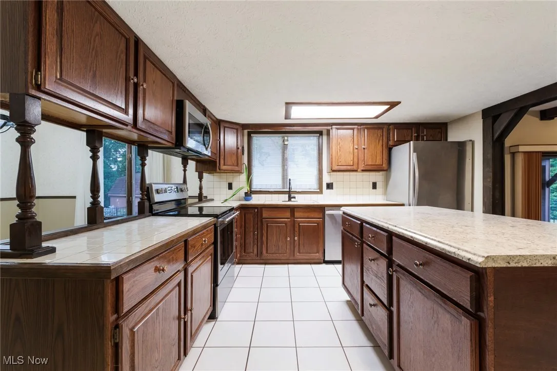 2175 Grissom Drive, Warren, Ohio 44483,MLS Now Listing ID
