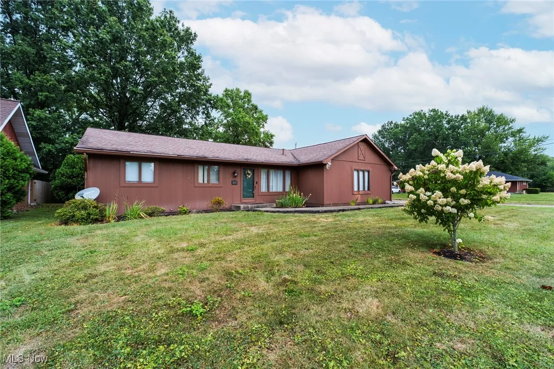 Ranch-style house featuring a front lawn
