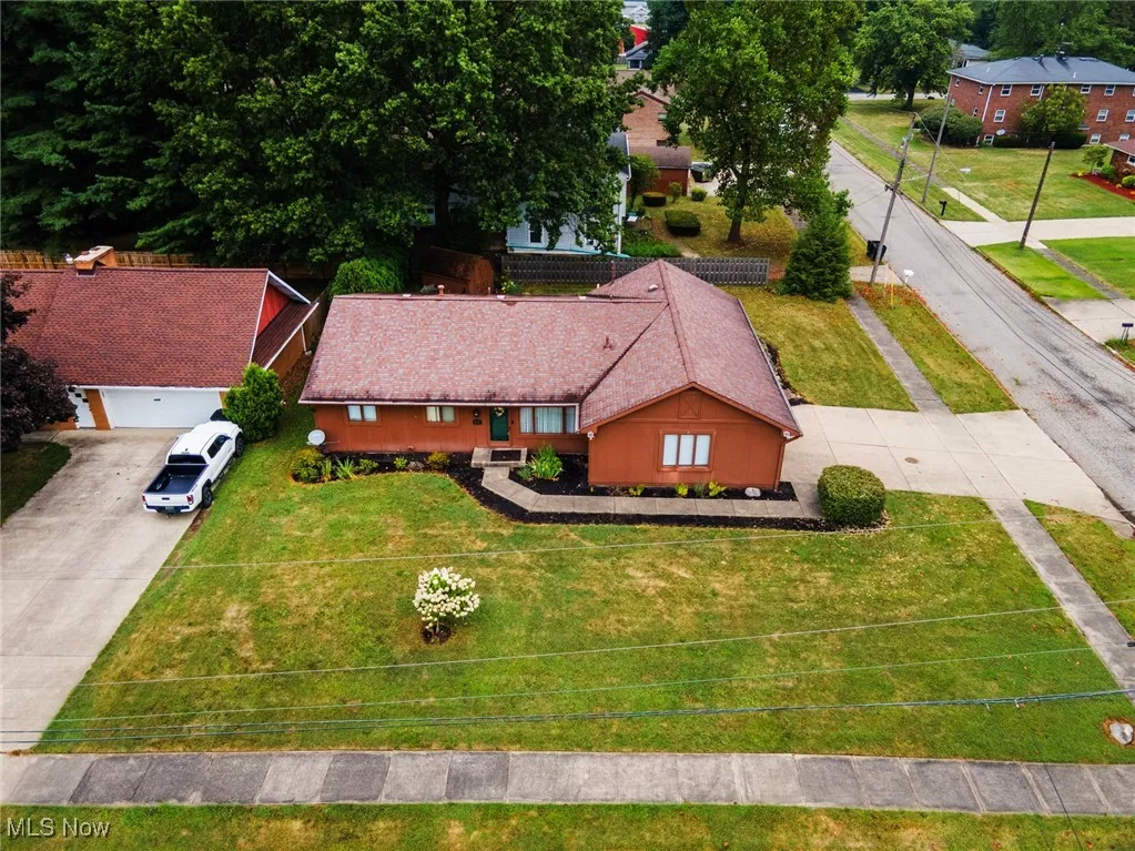 Aerial view of property and surrounding area