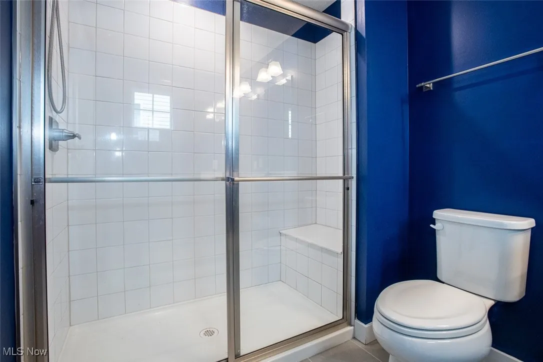 Tiled shower with built in bench