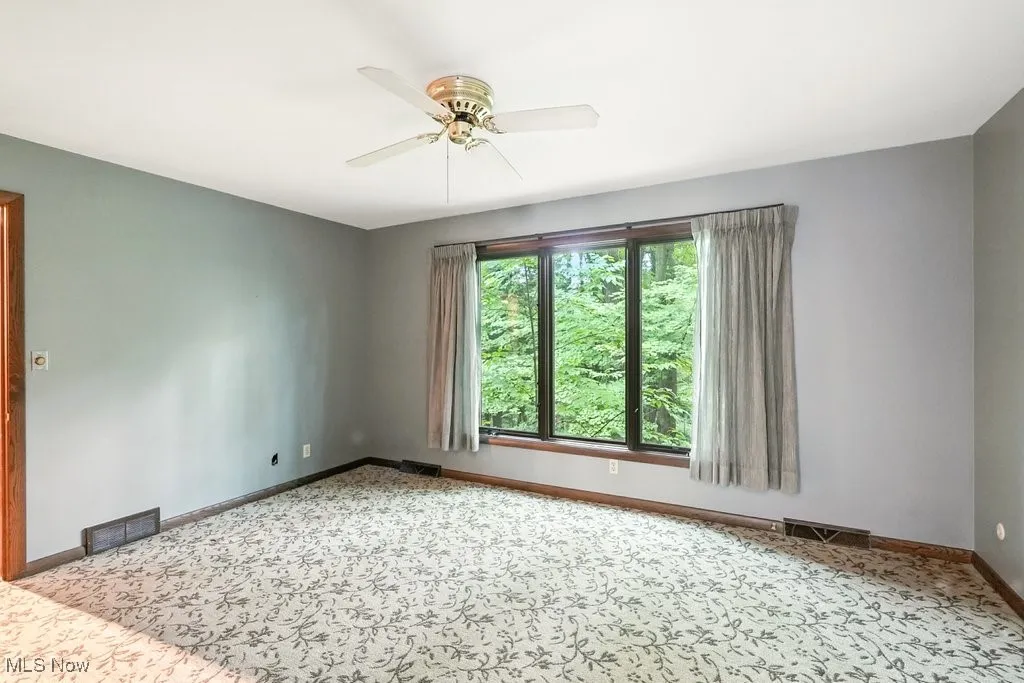 Unfurnished room with baseboards and ceiling fan