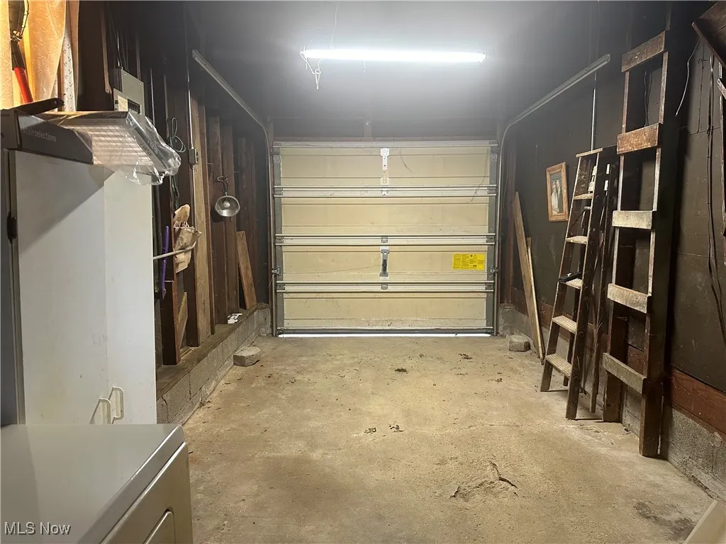 Garage featuring washer / dryer