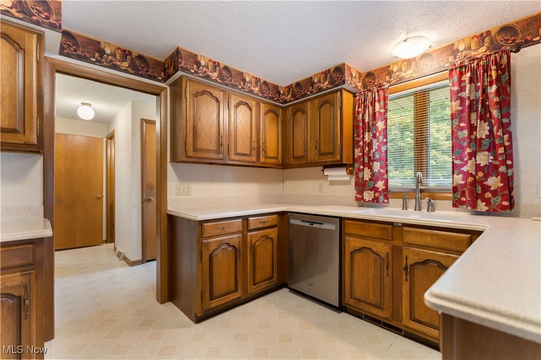 824 Sawmill Trail, Massillon, Ohio 44646,MLS Now Listing ID