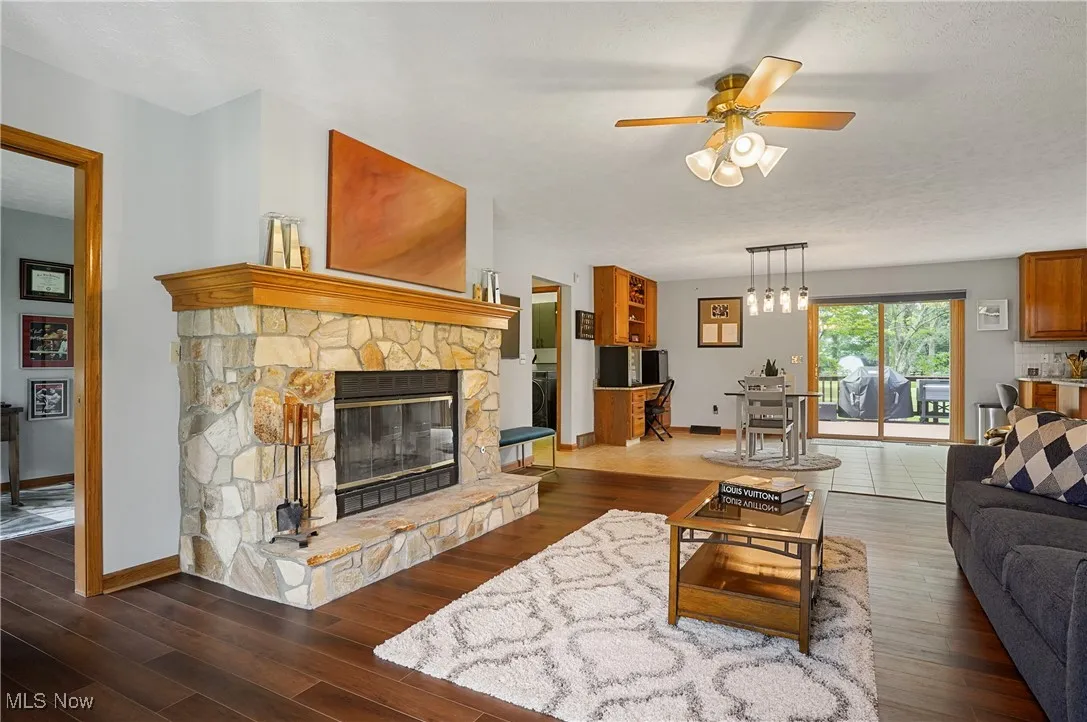 w gorgeous gas fireplace