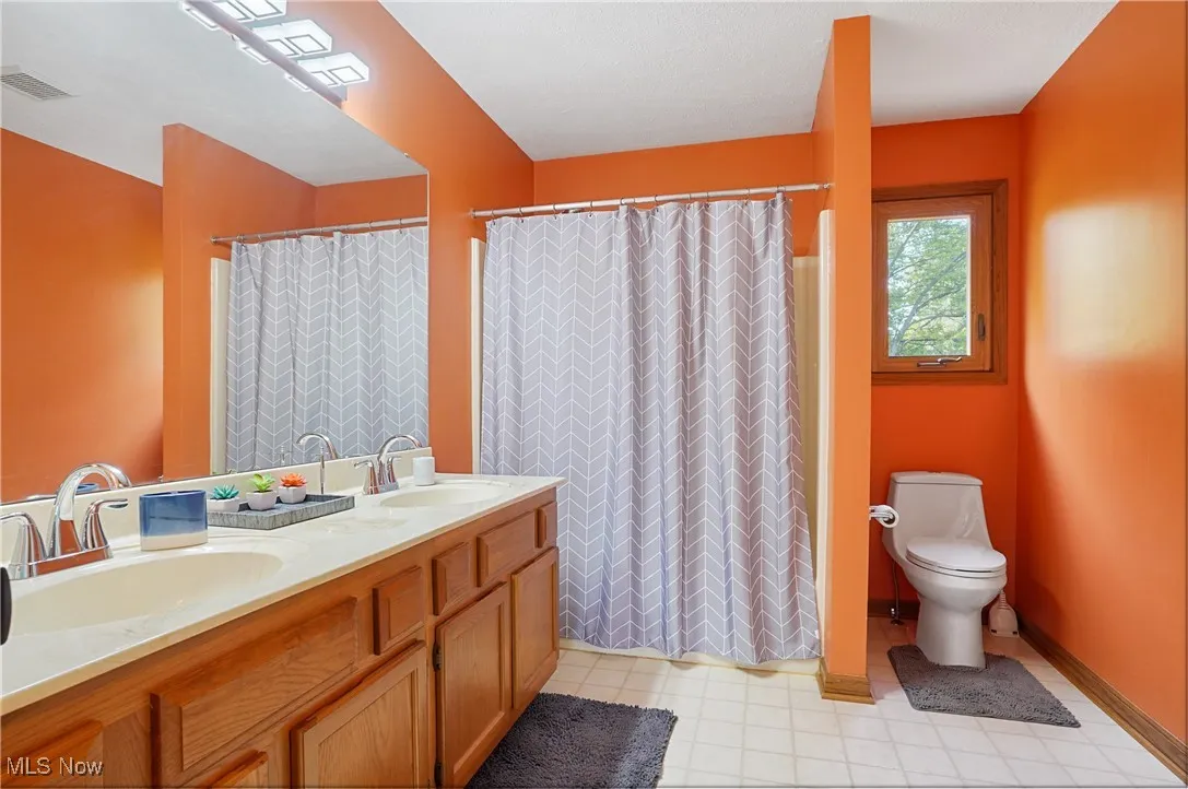 Full 2nd floor bathroom
