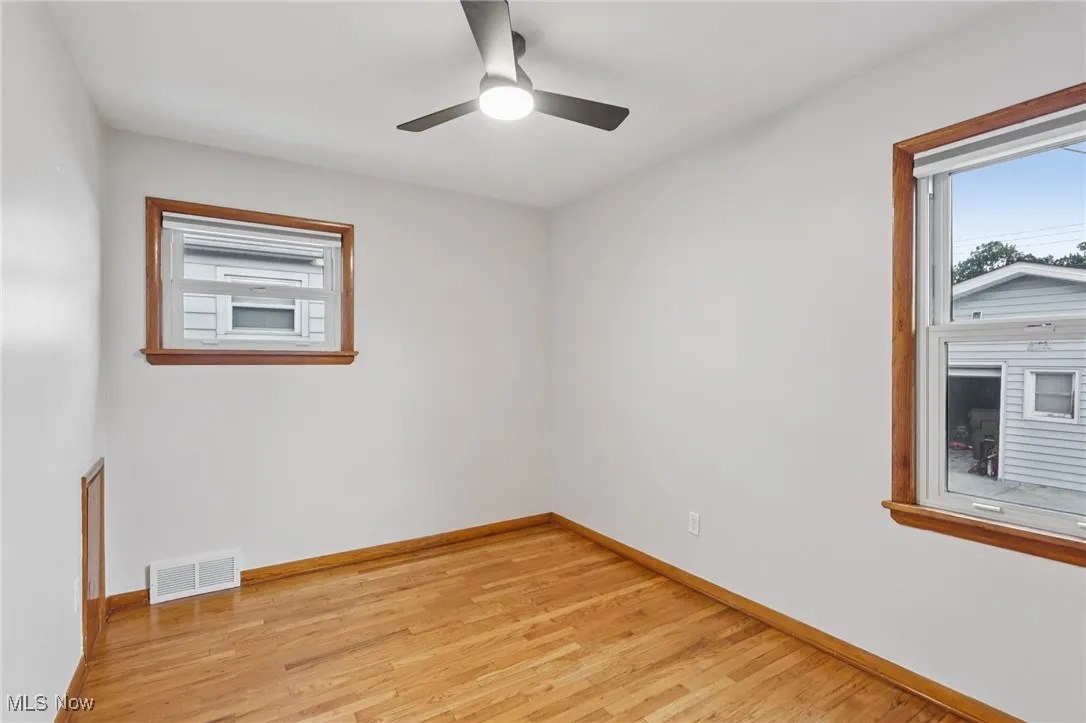 Unfurnished room featuring light wood-type flooring and a ceiling fan