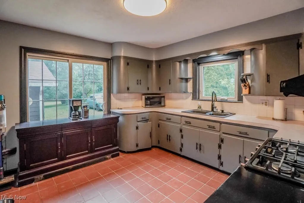 901 E Robinson Avenue, Barberton, Ohio 44203,MLS Now Listing ID