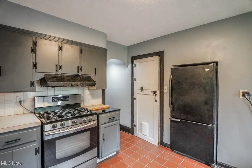 901 E Robinson Avenue, Barberton, Ohio 44203,MLS Now Listing ID