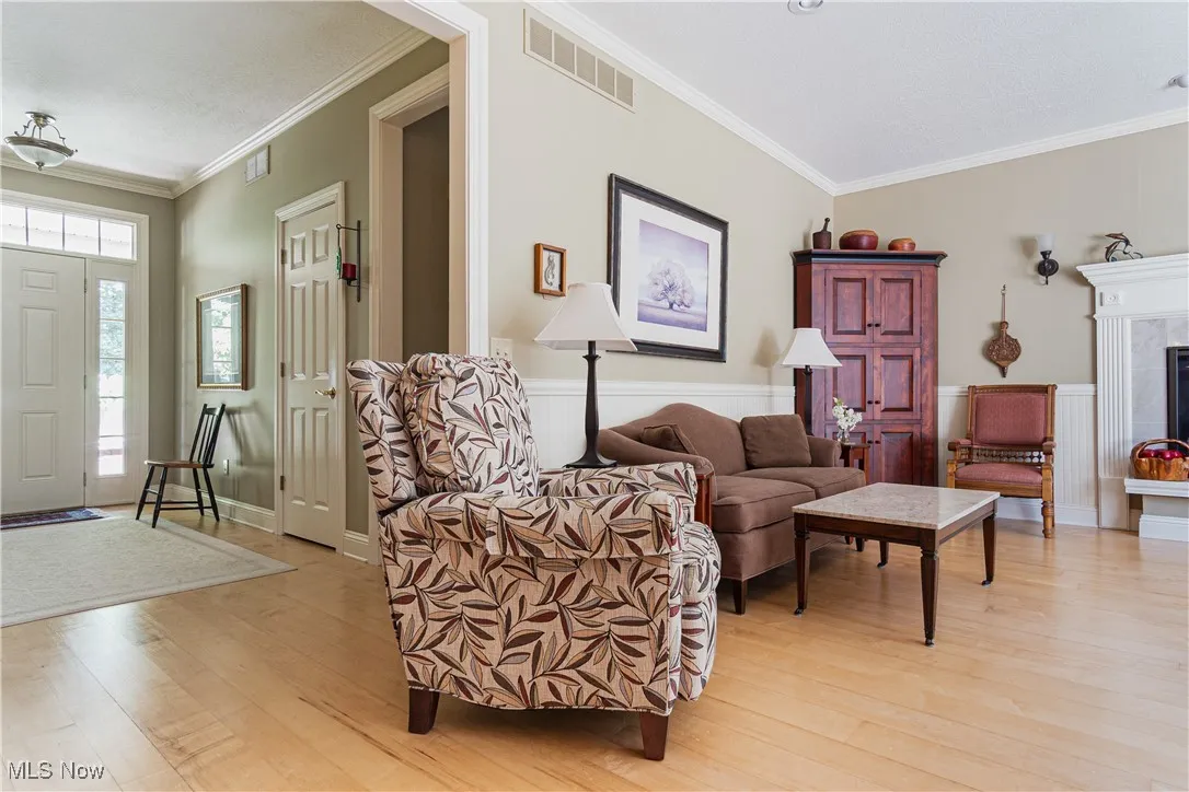 Great room leading to front entrance