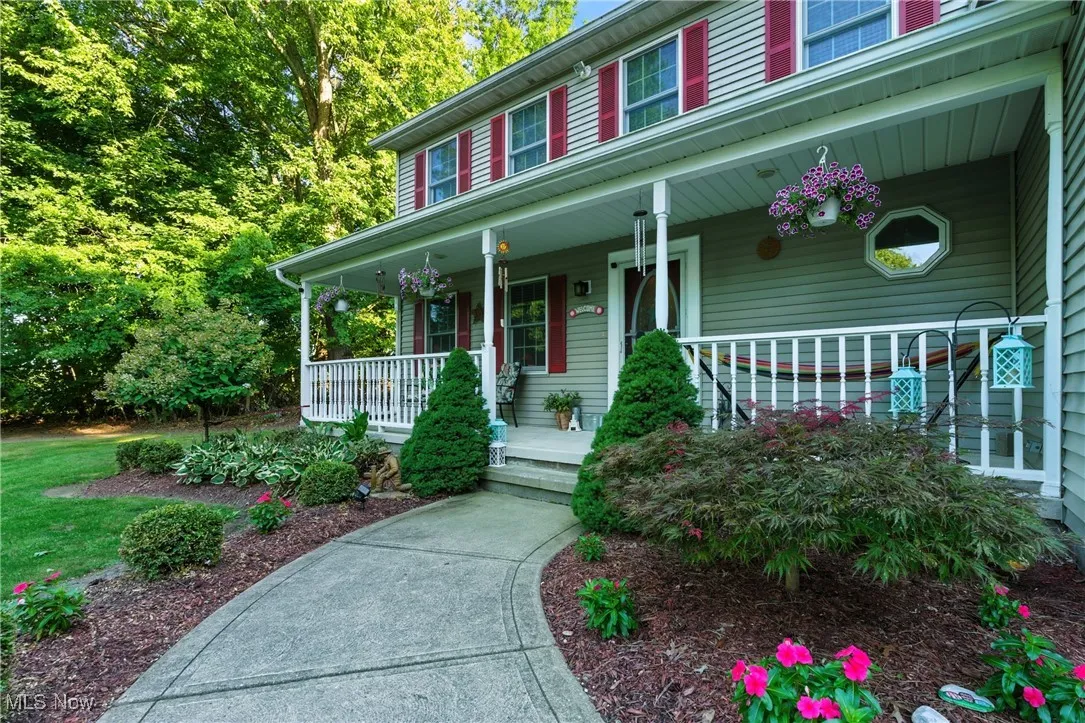 Doorway to property with a porch