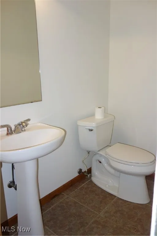 1st floor half bathroom