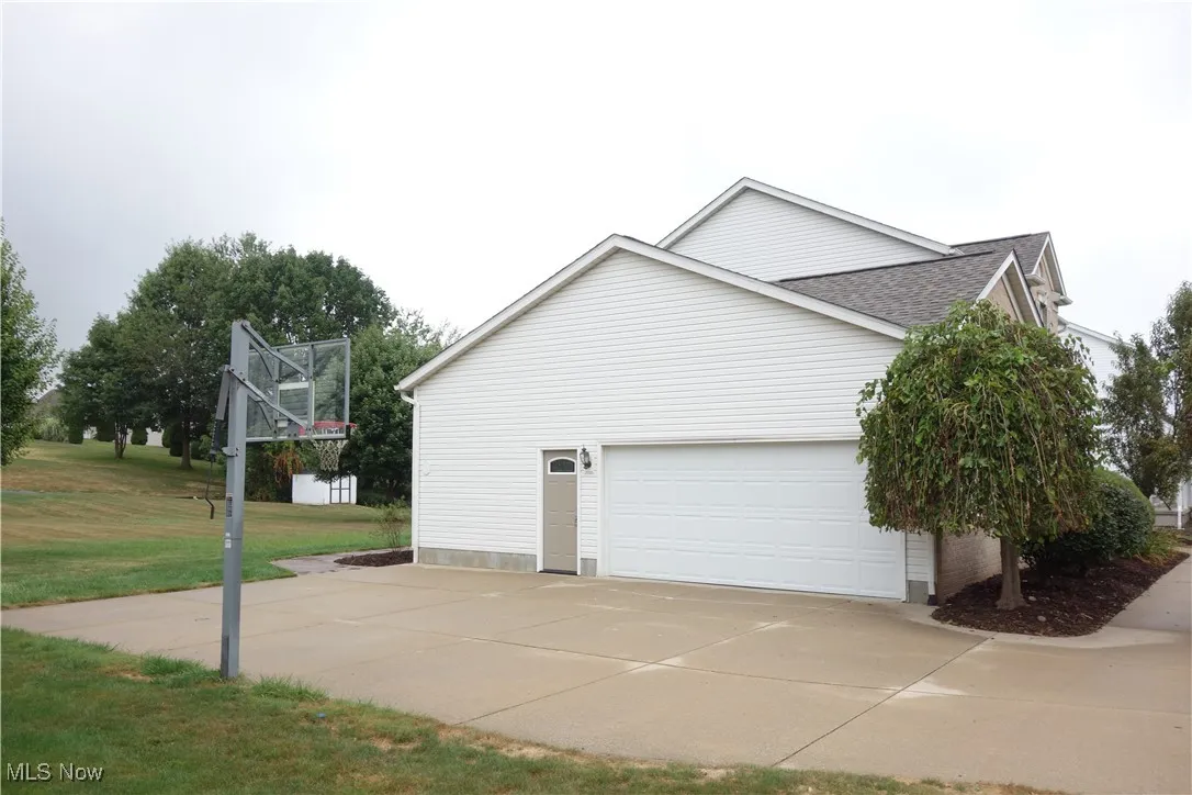 Jumbo 2+ car attached Garage