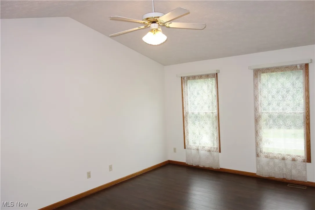 Master Bedroom Suite w/a Full Bathroom