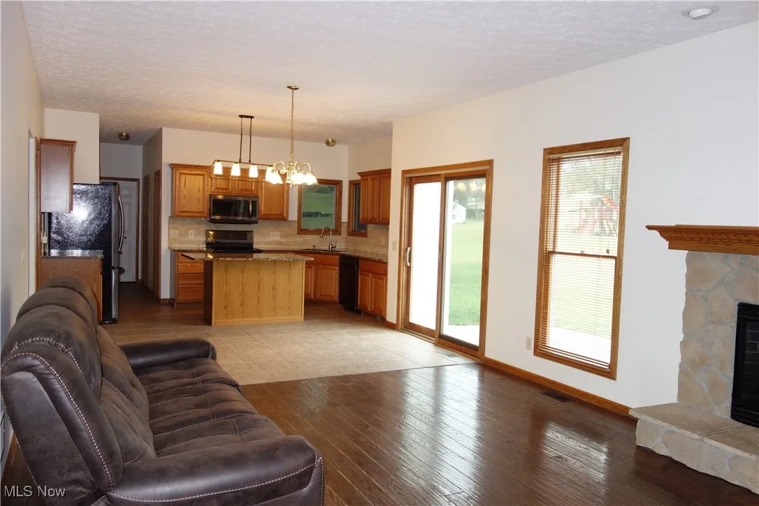 Jumbo Kitchen, eating area & Family Room