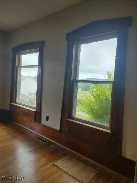 Lovely woodwork in LR