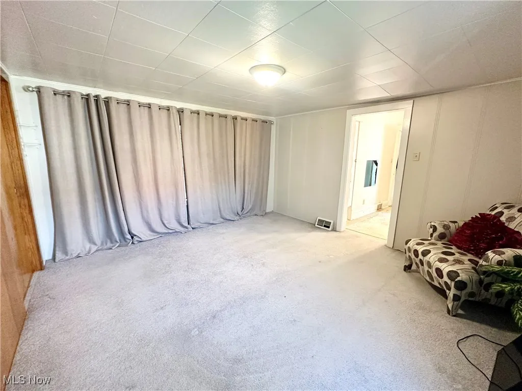 Bedroom with carpet